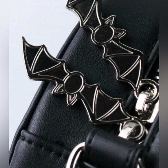 🖤 VAMPIRE Glow In The Dark Halloween Mickey Crossbody Purse Bag NEW - Picture 4 of 7